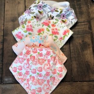 NWOT. Floral fleece bibs lot